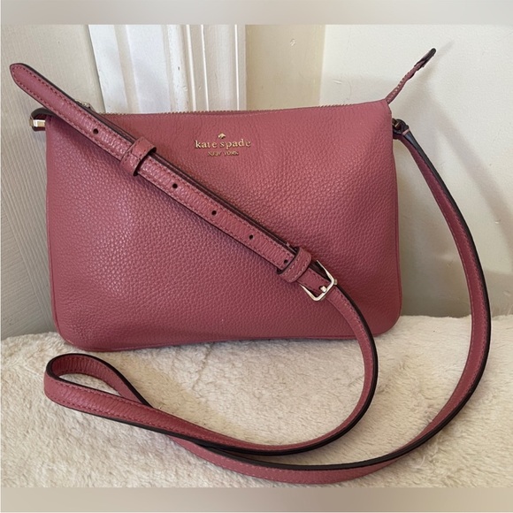 kate spade Handbags - Kate spade ♠️ Crossbody GUC